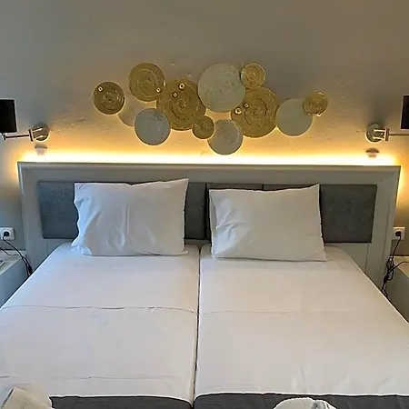 Alkyonides Boutique מלון 3*